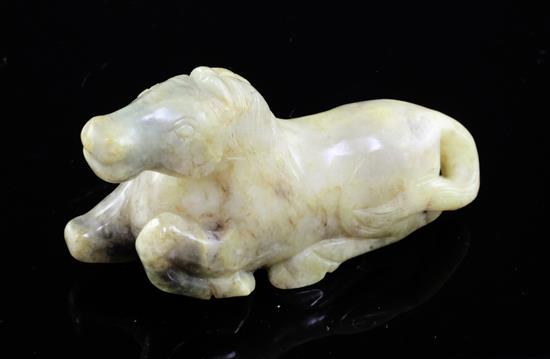 A Chinese mottled grey jade figure of a recumbent horse, 18th / 19th century, 7.3cm